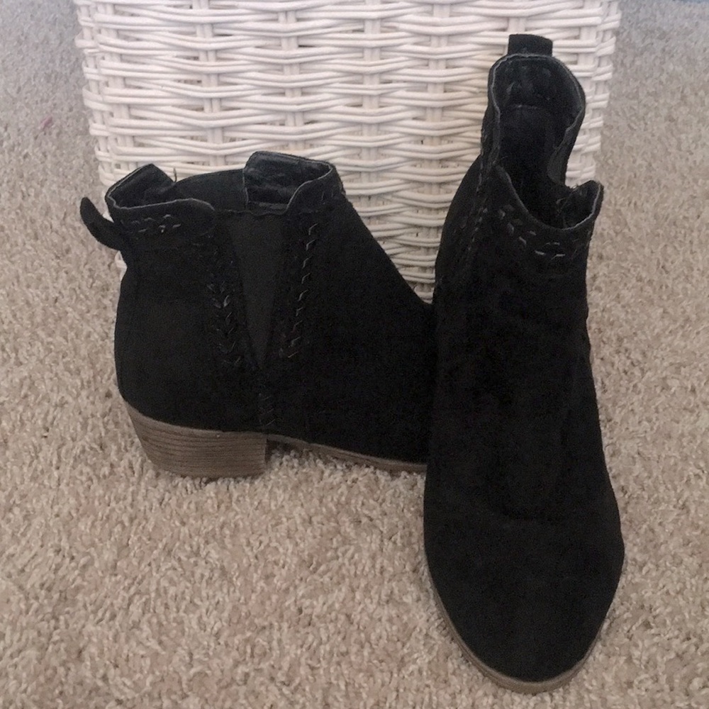 Black size 8 ankle high boots